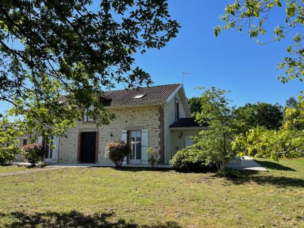 Ancien relais de chasse rénové de 237 m² avec piscine et grand garage sur terrain 3345 m²