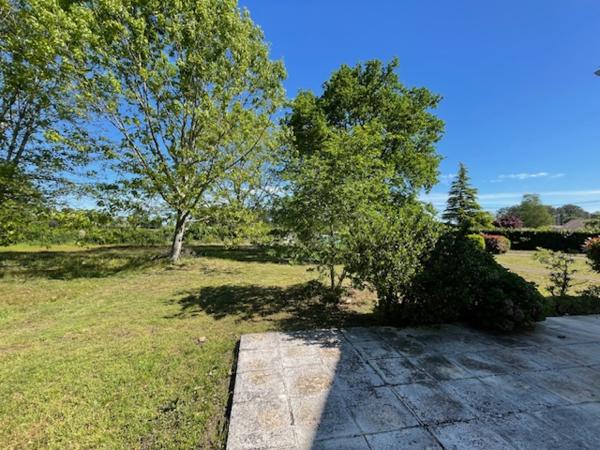 Ancien relais de chasse rénové de 237 m² avec piscine et grand garage sur terrain 3345 m²
