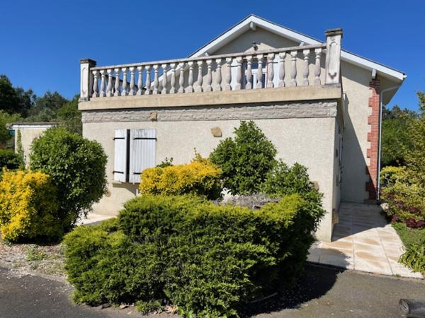 Ancien relais de chasse rénové de 237 m² avec piscine et grand garage sur terrain 3345 m²
