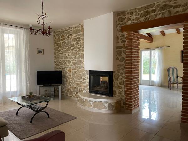 Ancien relais de chasse rénové de 237 m² avec piscine et grand garage sur terrain 3345 m²
