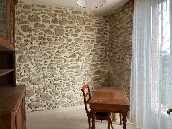 Ancien relais de chasse rénové de 237 m² avec piscine et grand garage sur terrain 3345 m²