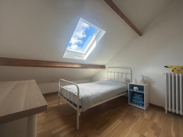 Montlhéry (91310) MONTLHERY - MAISON FAMILIALE TYPE F7 - 177 M HABITABLES - 865 M2 JARDIN - SOUS-SOL TOTAL