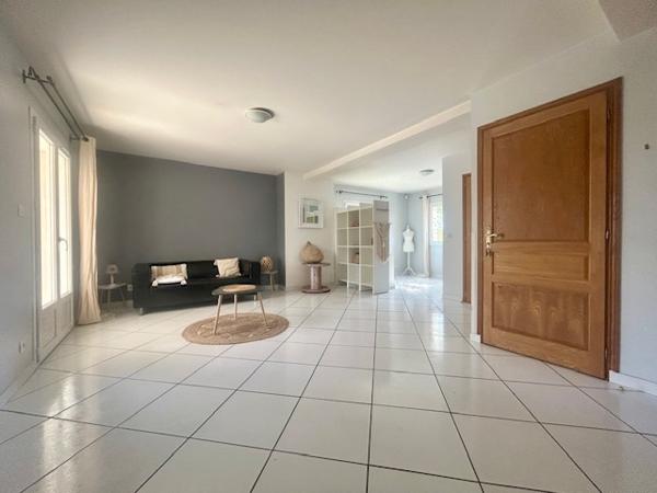 Montlhéry (91310) MONTLHERY - MAISON FAMILIALE TYPE F7 - 177 M HABITABLES - 865 M2 JARDIN - SOUS-SOL TOTAL