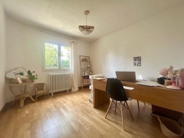 Montlhéry (91310) MONTLHERY - MAISON FAMILIALE TYPE F7 - 177 M HABITABLES - 865 M2 JARDIN - SOUS-SOL TOTAL