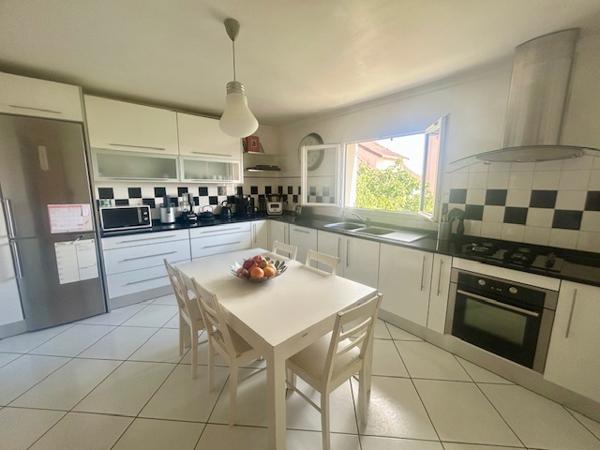 Montlhéry (91310) MONTLHERY - MAISON FAMILIALE TYPE F7 - 177 M HABITABLES - 865 M2 JARDIN - SOUS-SOL TOTAL