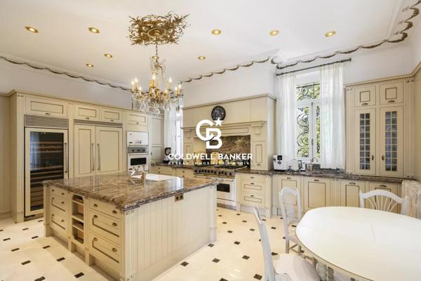 Villa 11 pièces à vendre Antibes - 06600 / Réf: 983