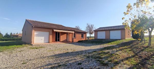 Maison T4 de plein pied de 102 m² avec jardin et garages vous Attend à SAINT NAUPHARY !