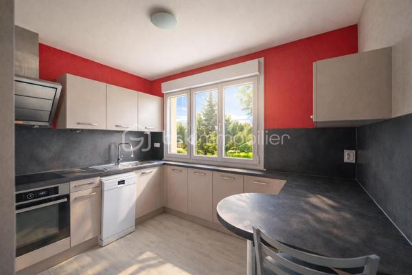 À VENDRE -APPARTEMENT T3 de 68 m².
- Secteur Les MAILLETS
- IMMEUBLE AVEC ISOLATION DE 2024
- STATIONNEMENT

Situé au premier étage d'un immeuble de neuf étages, cet appartement offre une superficie de 68 m². 
L'appartement se compose de trois pièces, dont deux chambres.
Le séjour lumineux de 23,29 m² et convivial. La cuisine, séparée et entièrement équipée, vous permettra de préparer vos repas en toute sérénité.

Également, une salle d'eau moderne et fonctionnelle, un cellier pour plus de rangement.
Le chauffage est collectif et au gaz. TRES faible consommation. Un vrai plus grâce à l’isolation extérieur de l’immeuble refait en 2024. Inclus dans la vente, une cave et un emplacement de parking, un atout précieux en ville. 

L'immeuble est équipé d'un ascenseur, facilitant l'accès aux étages supérieurs.
Sa localisation :
À proximité, vous trouverez plusieurs supermarchés, dont Market et E.Leclerc, ainsi que des établissements scolaires; les commodités de santé ne sont pas en reste, avec des pharmacies accessibles à moins de 1 km.