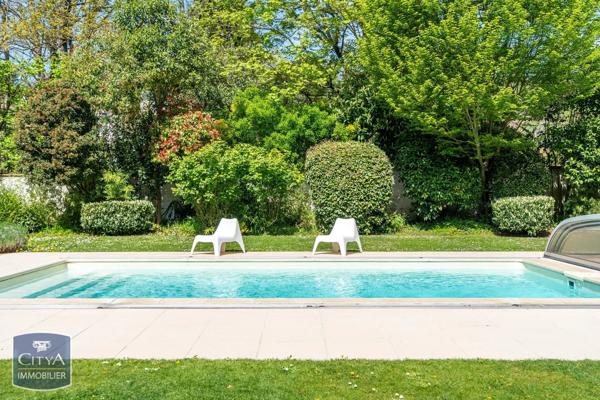 Maison à vendre 12 pièces 290m² Tours (37100)
