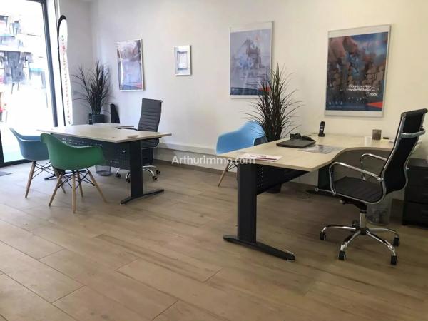 Location                                                      Local commercial
                        
                     2 pièces                      45 m2                     à Aubagne