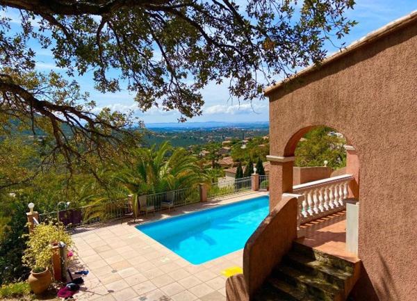 Maison à LA LONDE-LES-MAURES, 83250 - 7 pièces 260m²