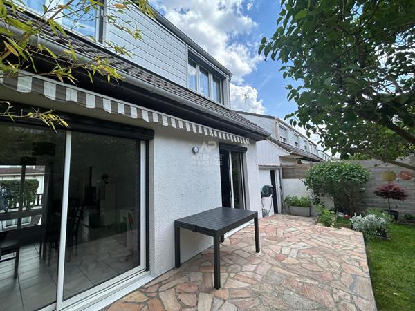 Maison 4 pièces 3 chambres - 81 m² €390 000 ** - Référence 1771