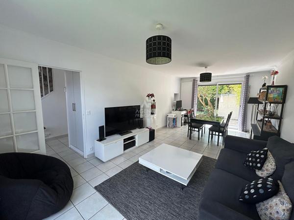 Maison 4 pièces 3 chambres - 81 m² €390 000 ** - Référence 1771