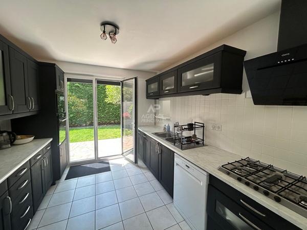 Maison 4 pièces 3 chambres - 81 m² €390 000 ** - Référence 1771