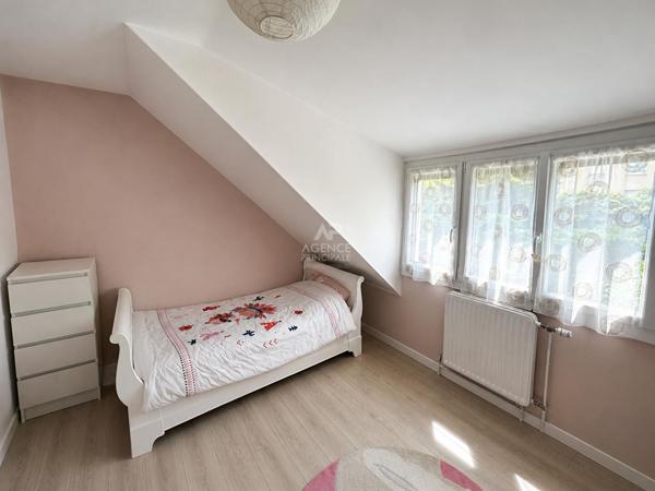 Maison 4 pièces 3 chambres - 81 m² €390 000 ** - Référence 1771