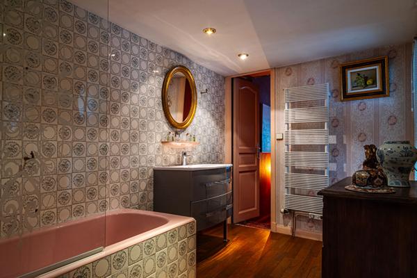 RARE - BIEN ATYPIQUE DE CARACTERE