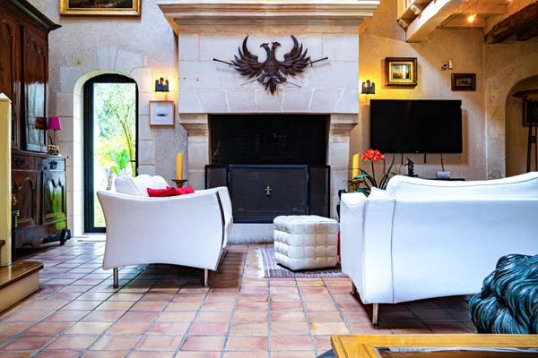 RARE - BIEN ATYPIQUE DE CARACTERE