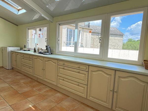 Maison de village, 300m², 10 chambres avec dépendances sur 3489m² de terrain 178 000 €