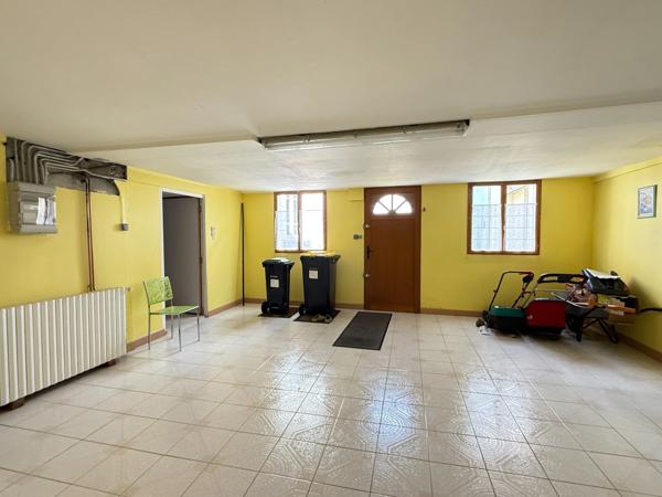 Maison de village, 300m², 10 chambres avec dépendances sur 3489m² de terrain 178 000 €
