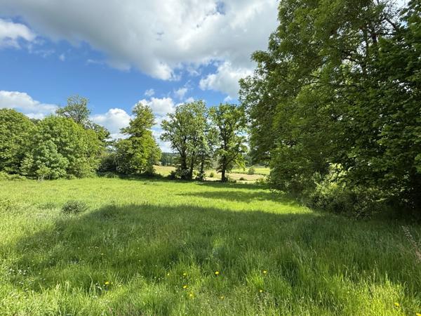 Maison de village, 300m², 10 chambres avec dépendances sur 3489m² de terrain 178 000 €