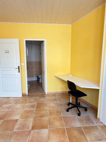 Maison de village, 300m², 10 chambres avec dépendances sur 3489m² de terrain 178 000 €