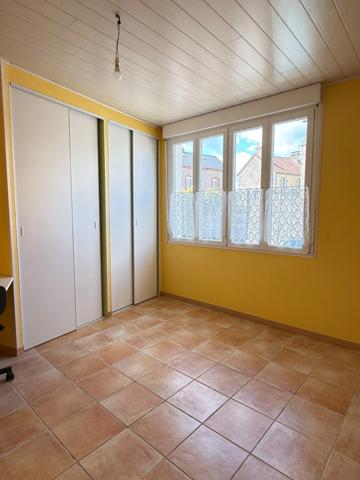 Maison de village, 300m², 10 chambres avec dépendances sur 3489m² de terrain 178 000 €