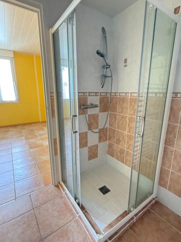 Maison de village, 300m², 10 chambres avec dépendances sur 3489m² de terrain 178 000 €