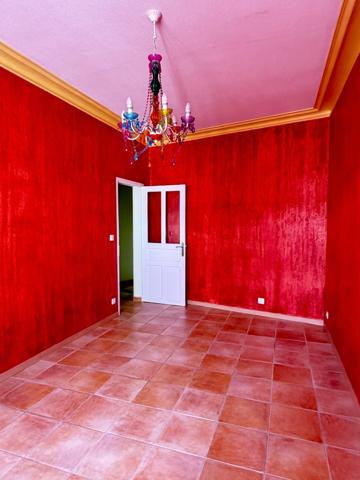 Maison de village, 300m², 10 chambres avec dépendances sur 3489m² de terrain 178 000 €