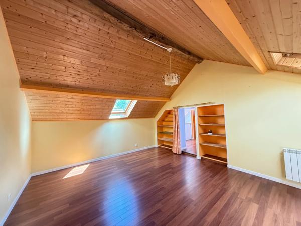 Maison de village, 300m², 10 chambres avec dépendances sur 3489m² de terrain 178 000 €
