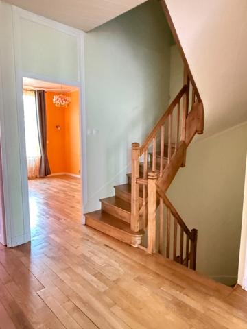 Maison de village, 300m², 10 chambres avec dépendances sur 3489m² de terrain 178 000 €