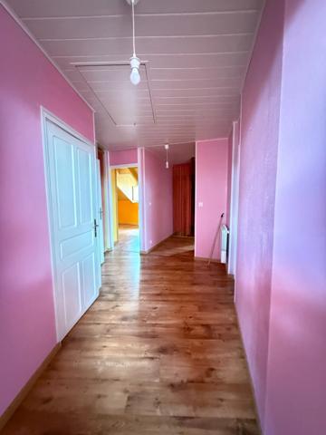 Maison de village, 300m², 10 chambres avec dépendances sur 3489m² de terrain 178 000 €