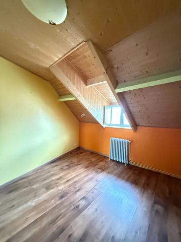 Maison de village, 300m², 10 chambres avec dépendances sur 3489m² de terrain 178 000 €
