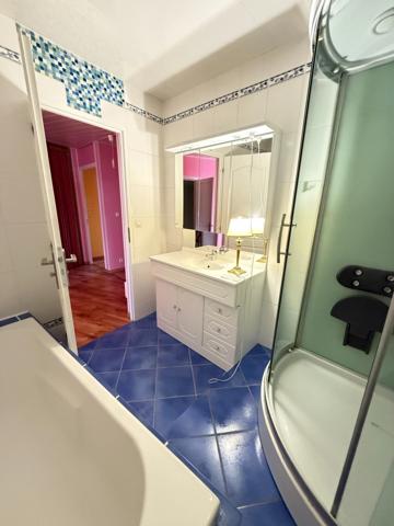 Maison de village, 300m², 10 chambres avec dépendances sur 3489m² de terrain 178 000 €
