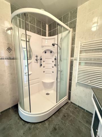 Maison de village, 300m², 10 chambres avec dépendances sur 3489m² de terrain 178 000 €