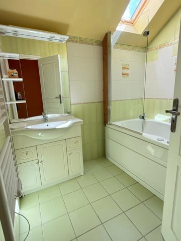 Maison de village, 300m², 10 chambres avec dépendances sur 3489m² de terrain 178 000 €