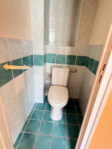 Maison de village, 300m², 10 chambres avec dépendances sur 3489m² de terrain 178 000 €