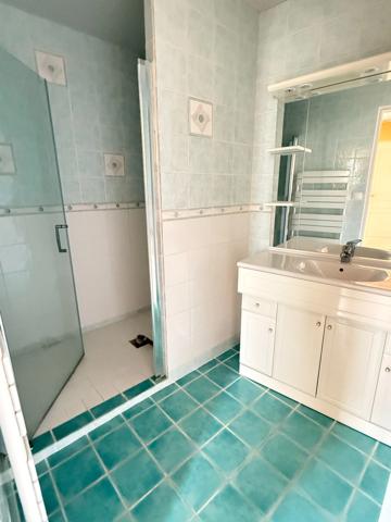 Maison de village, 300m², 10 chambres avec dépendances sur 3489m² de terrain 178 000 €
