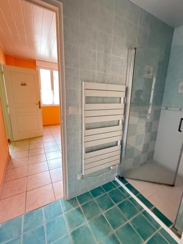 Maison de village, 300m², 10 chambres avec dépendances sur 3489m² de terrain 178 000 €