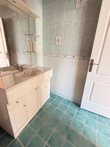 Maison de village, 300m², 10 chambres avec dépendances sur 3489m² de terrain 178 000 €