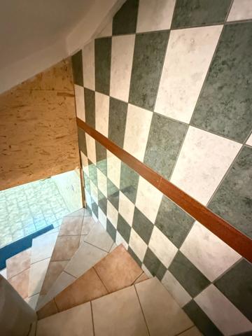 Maison de village, 300m², 10 chambres avec dépendances sur 3489m² de terrain 178 000 €