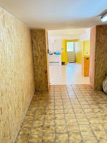 Maison de village, 300m², 10 chambres avec dépendances sur 3489m² de terrain 178 000 €