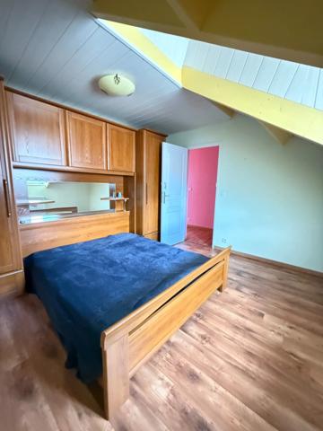 Maison de village, 300m², 10 chambres avec dépendances sur 3489m² de terrain 178 000 €