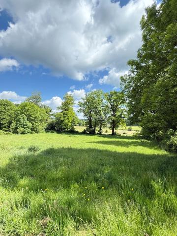 Maison de village, 300m², 10 chambres avec dépendances sur 3489m² de terrain 178 000 €