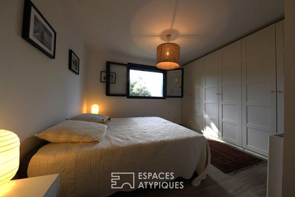 Villa contemporaine en bois aux lignes épurées, avec piscine