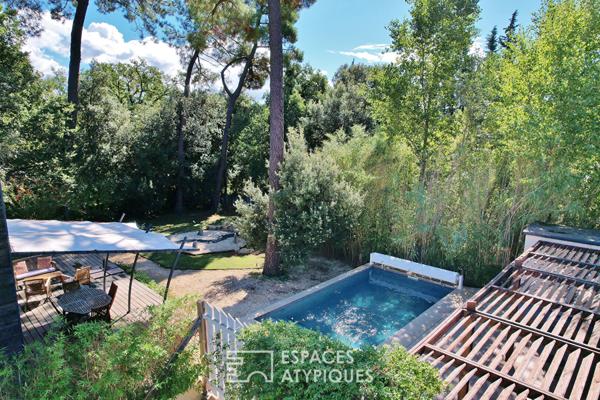 Villa contemporaine en bois aux lignes épurées, avec piscine