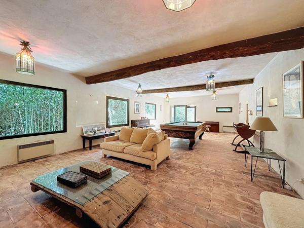 Propriete à vendre 14 pièces MENTON (06)