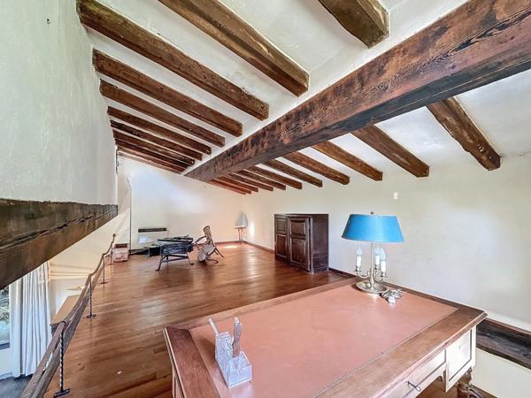 Propriete à vendre 14 pièces MENTON (06)