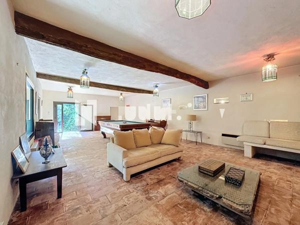 Propriete à vendre 14 pièces MENTON (06)