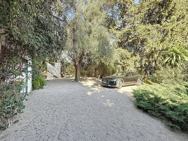 Propriete à vendre 14 pièces MENTON (06)