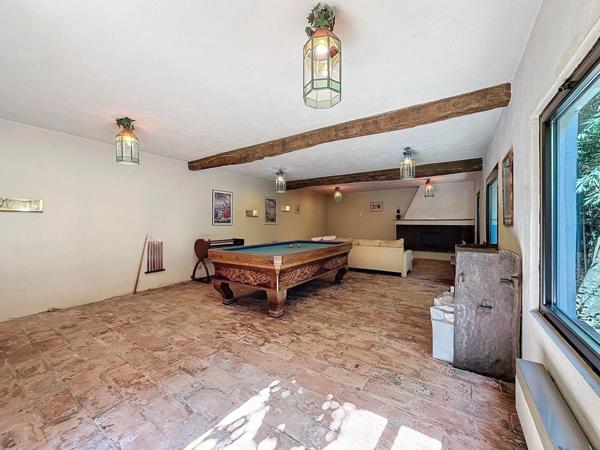 Propriete à vendre 14 pièces MENTON (06)